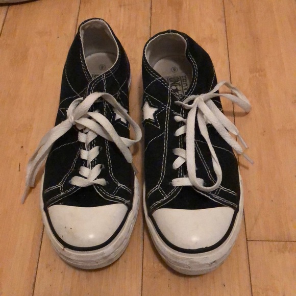 black converse size 4